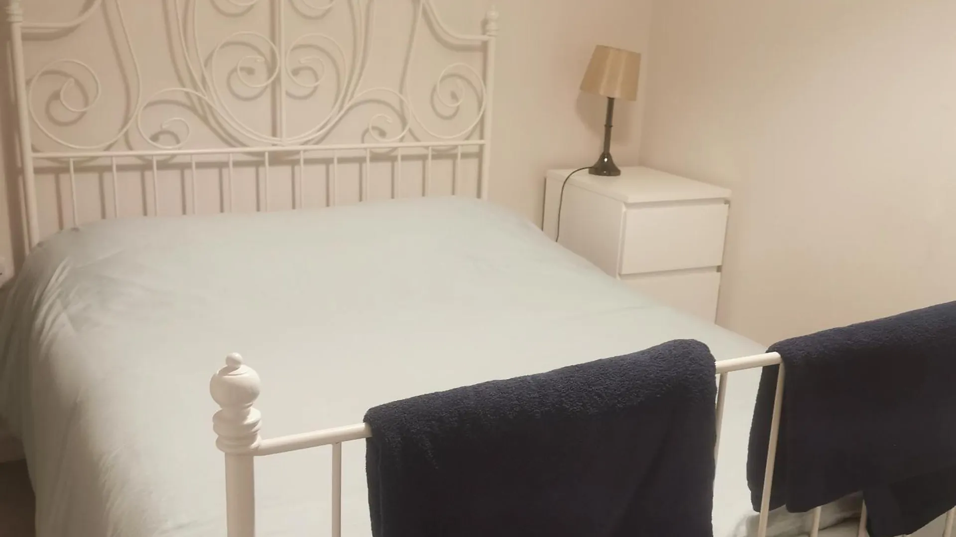 1 Bed Apartment In Cardiff Bay -Dixie Buildings