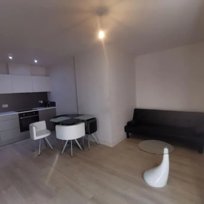 1 Bed Apartment In Cardiff Bay -Dixie Buildings