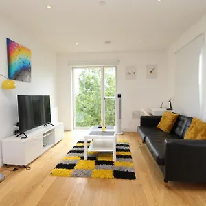 Spacious & Modern 1 Bedroom Close To Station In E16 , London United Kingdom