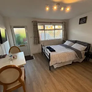 Modern & Cozy Gem - 10min To Center - Parking , York United Kingdom