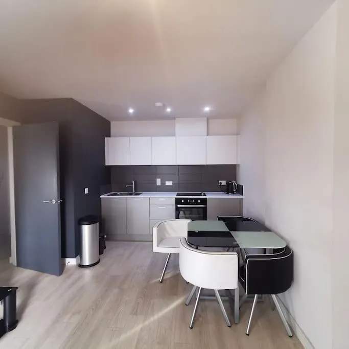 1 Bed Apartment In Cardiff Bay -Dixie Buildings